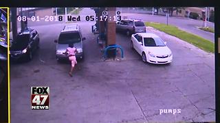 Child escapes car before thief drives off