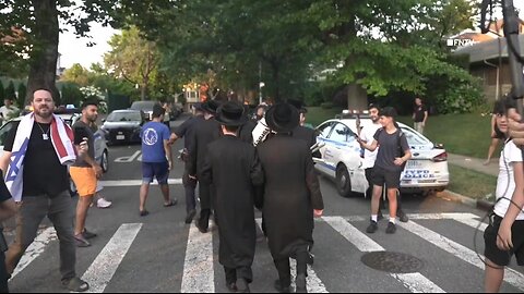 "F You!" flights and Arrests during Pro-palestine protest near Synagogue in Queens