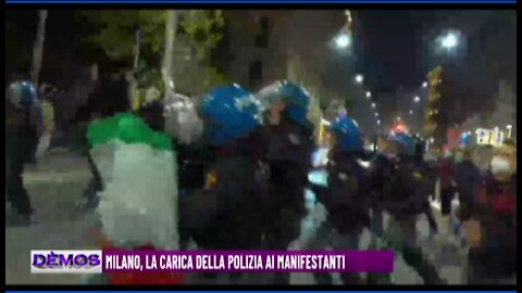 MILANO, LA POLIZIA CARICA I MANIFESTANTI PACIFICI