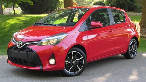 2015 Toyota Yaris SE (Automatic/Manual) Start Up, Road Test, and In Depth Review