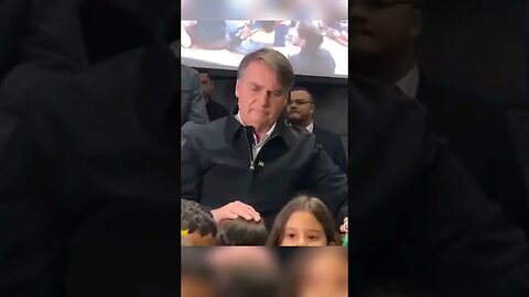 Bolsonaro recebe título de cidadão goiano em evento lotado