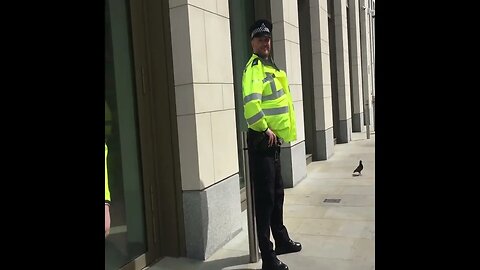 This Cop Can't Stop Grinning #shorts #police #london