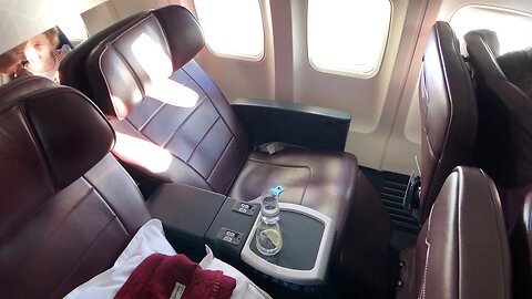 QANTAS B737 BUSINESS Class: QF590 Perth to Adelaide