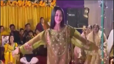 Pakistani hot tiktoker girl Mano dance video viral maira Dil ye pukary ajaa wedding dance viral Mano