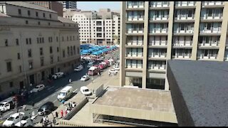 Firefighter falls from burning government building in Joburg CBD (ABL)