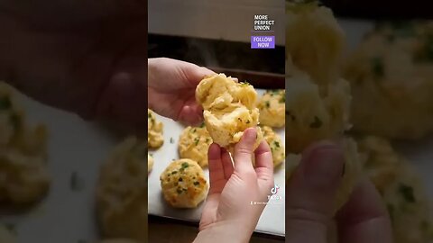 How to make cheddar bay biscuits at home to support Red Lobster workers without paid sick leave