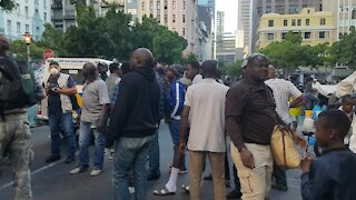SOUTH AFRICA - Cape Town - Refugees removed from outside Central Methodist Mission (Video) (GFb)