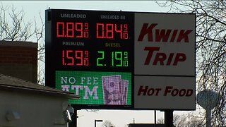 Wisconsin drivers take advantage of gas prices dipping below $1 per gallon