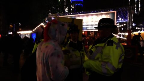 UNICORN MAN ARGUES WITH FEMALE POLICE OFFICERS #metpolice