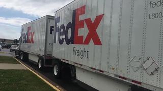 FedEx truck drivers discuss safety with Driver’s Ed students