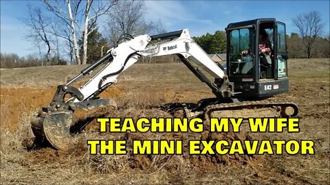 Teaching MY WIFE the Bobcat e42 Mini Excavator DAY 1