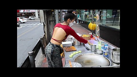 Eggs & Bananas! The Most Popular Rotti Lady in Bangkok - Thai Street Food