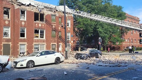 Firefighters respond to Chicago explosion, find rubble covering street