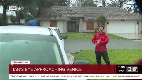 Michael Paluska in Sarasota County | Hurricane Ian's eye is approaching Venice update.