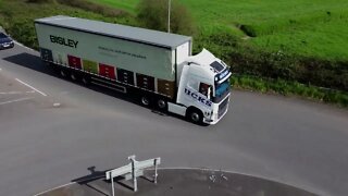 Hicks Transport Volvo FH12 with Bisley Trailer