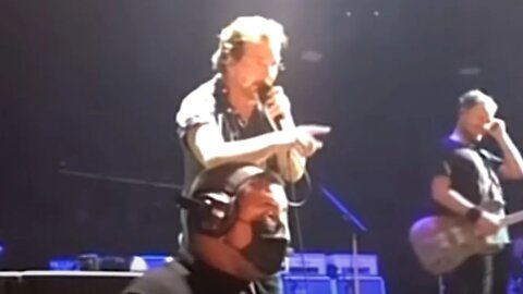 Eddie Vedder Kicks Out Woman At Pearl Jam Show: 'Violence Is Not Allowed!'