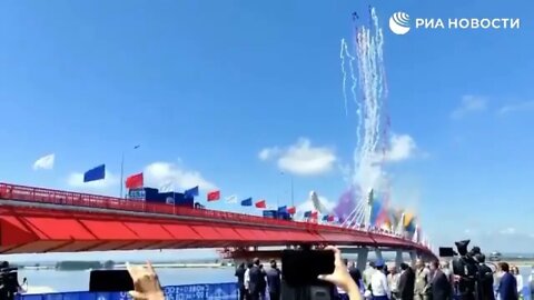 First ROAD BRIDGE Opens Between Russia and China as Post Globalist World Rises!