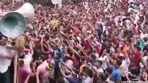 مظاهرات في كل مدن #بنجلاديش تطالب بأسقاط النظام بسبب ارتفاع الاسعار و انقطاع التيار الكهربائي.