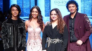 Bad Boy Actress Amrin Qureshi & Namashi Chakraborty steal the show at the Bombay Times Fashion Week