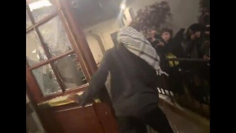 FREE SPEECH? Hamas Supporters/ Rioters Smash Windows, Take Control of Hamilton Hall at Columbia University, NY [Paid illegals involved?] 4.30.24