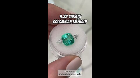 High top quality VVS transparent super eye clean radiant cut cushion loose Colombian emerald