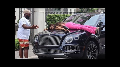 She's LEAVING HER BOYFRIEND AFTER SEEING THE BENTLEY, G.D.Prank