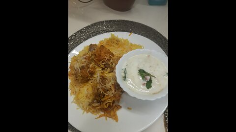 Chicken Biryani With Vegetable Raita