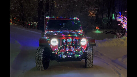 How to Decorate a Jeep for Christmas