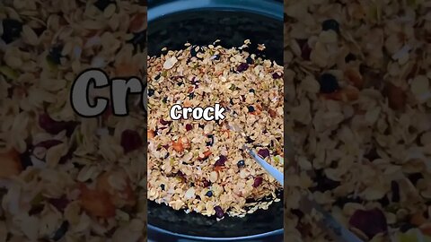 Homemade Granola in a snap with your Crockpot! #granolarecipe #crockpot