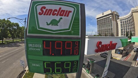 Gas Prices Close in on $5.00 a Gallon in US, Hit Record in UK