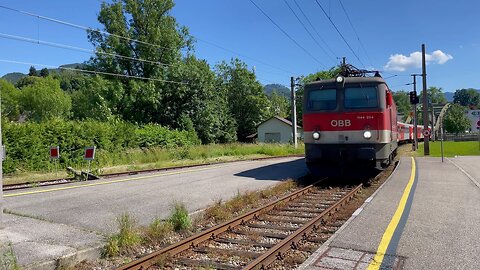 Arrival of the ÖBB Cityshuttle with the 1144 254 and departure