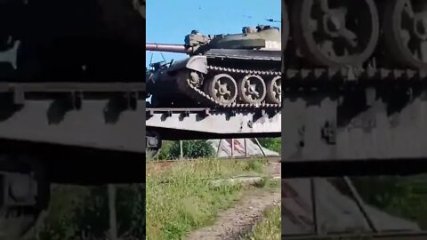 Russian T-62 tanks that have already arrived in Ukraine or are on the way here rapidly!