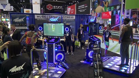 When The Pros Play StepManiaX (IAAPA 2021)