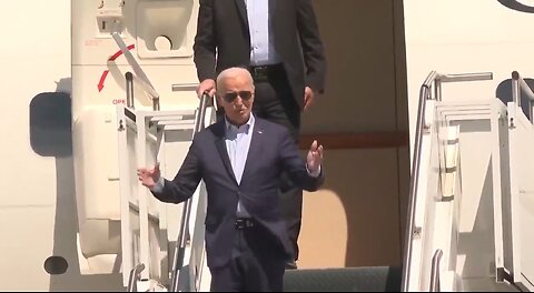 Biden Gets Confused Getting Off Air Force One