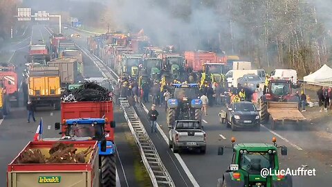 French farmers BLOCKADED the motorway, dumped manure in front of government buildings