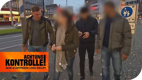 Kaufhausdetektiv im Einsatz_ Hat dieses Paar das Kaufhaus bestohlen__ Achtung Kontrolle _ kabel eins