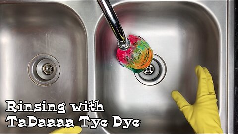 Rinsing Tie Dye with TaDaaaa Tye Dye: Iguana Tee M