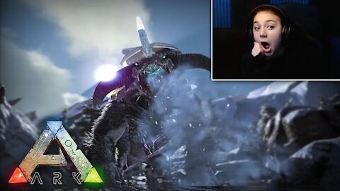 My GIRLFRIEND tries to play Ark Survival... (GONE WRONG)