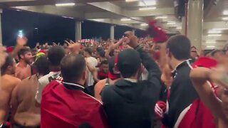 Música "Toda Forma de Amor" versão Flamengo sendo cantada no Maracanã