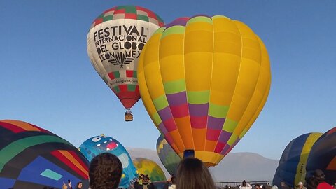 Hot air balloons soar at Chile festival