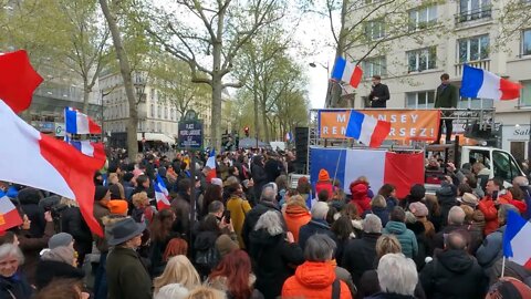 Manifestation contre le pass vaccinal Place Pierre Laroque à Paris le 02/04/2022 - Vidéo 4