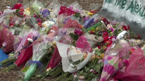 Tom Izzo sharing his condolences at Michigan State's Wednesday night vigil