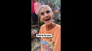 Blessed this grandma while lost in El Salvador! | Full Stories on @MurphsLife