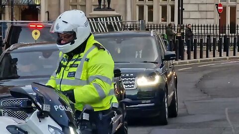Princess Anne police escort horse guards #horseguardsparade