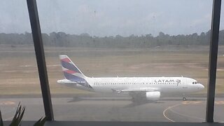 Airbus A320 PR-MHM taxia e decola de Manaus para Fortaleza