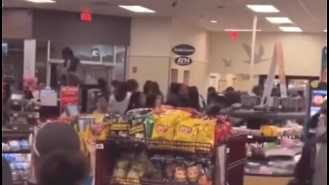 A mob of black people robbing supermarket in Philadelphia (Sept. 2022)