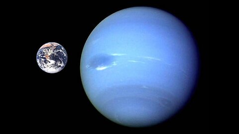 Uranus next to the Moon - viral