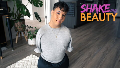The Incredible Makeup Artist With No Arms | SHAKE MY BEAUTY