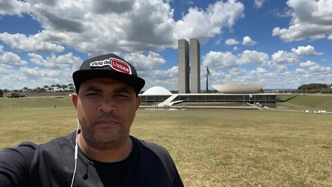 AGORA!! Daniel Silveira dorme no Congresso