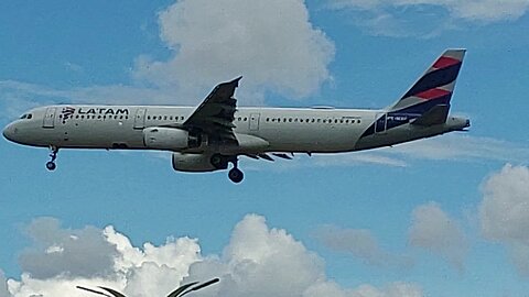 Airbus A321 PT-MXF vindo de Guarulhos para Manaus